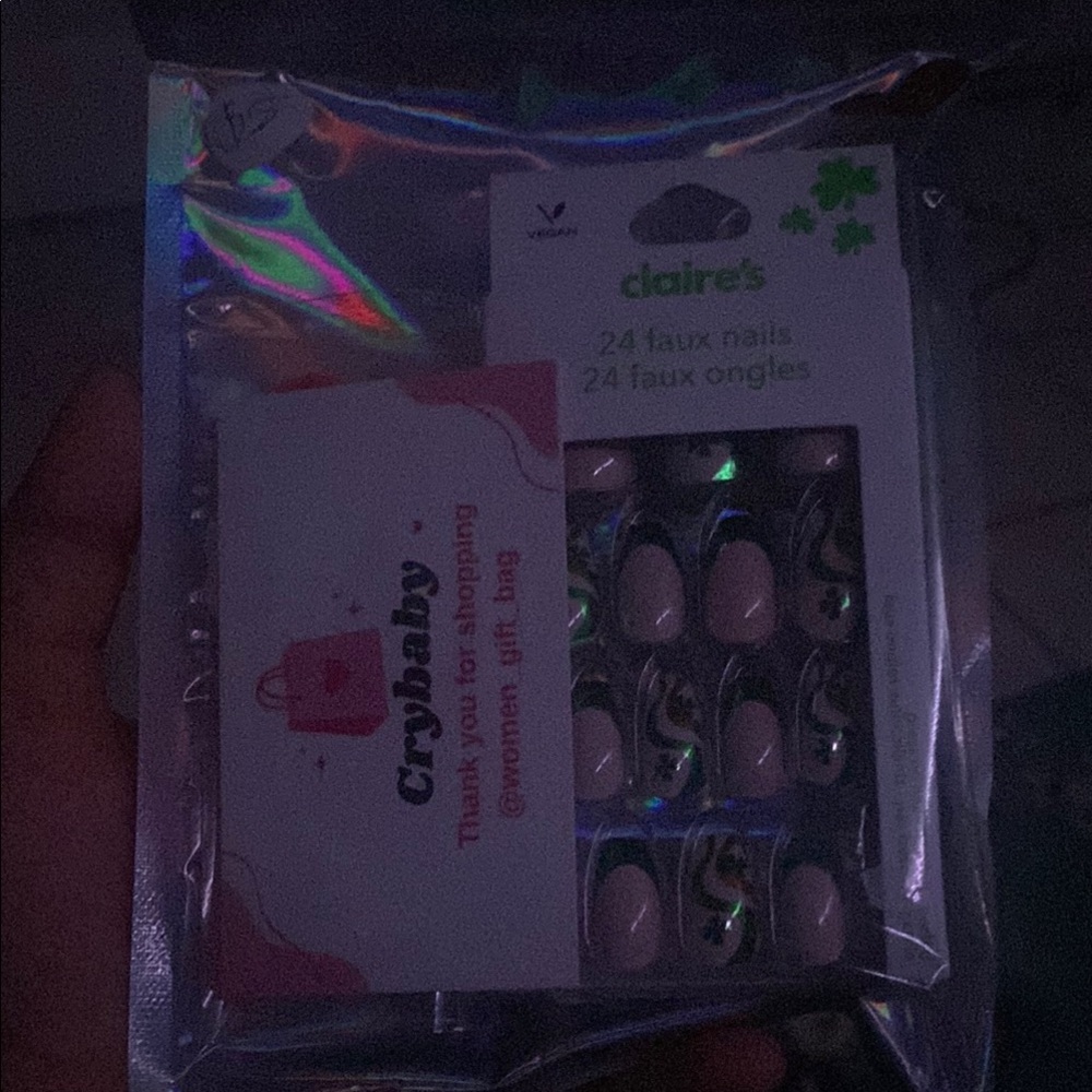 Claire's Holographic Faux Nail Set